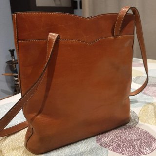 Bolso de piel marrón