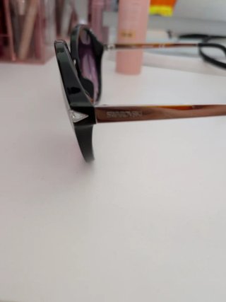 Occhiali da sole Swarovski neri e viola