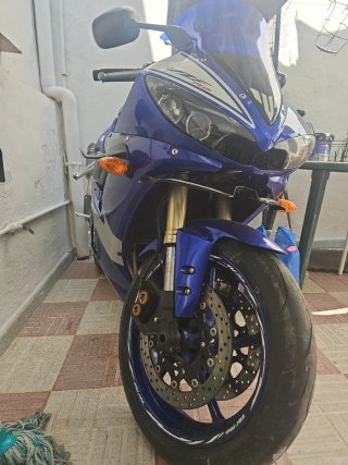 Yamaha R6 2006 Azul y Blanca