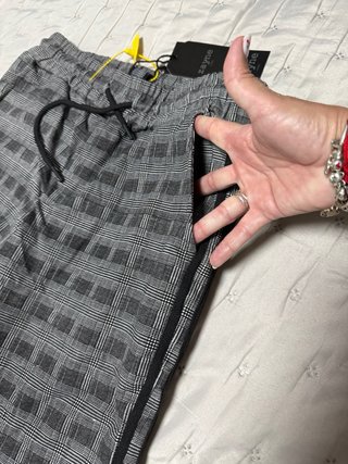 Pantalón cuadros escoceses gris pitillo