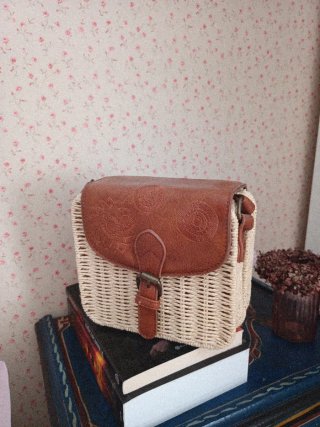 Bolso de mimbre y piel