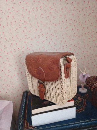 Bolso de mimbre y piel