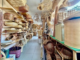 Local comercial en alquiler en Valdeacederas en Madrid
