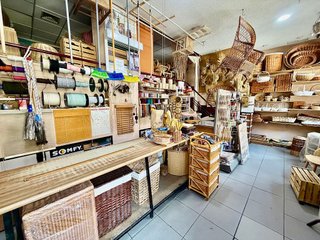 Local comercial en alquiler en Valdeacederas en Madrid