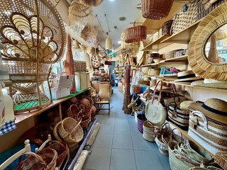 Local comercial en alquiler en Valdeacederas en Madrid