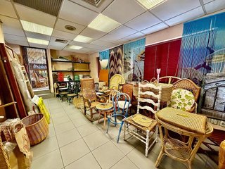 Local comercial en alquiler en Valdeacederas en Madrid