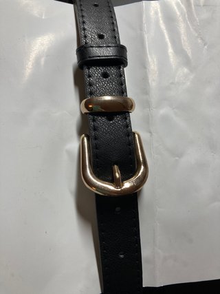 Cinturón Negro Hebilla Dorada 106cm
