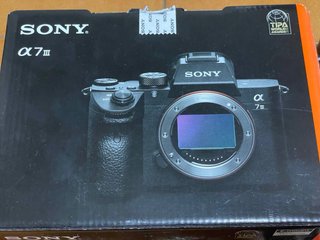 Sony A7 III Cámara Mirrorless + caja, bateria, sd