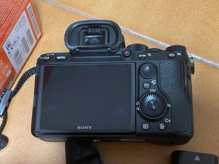 Sony A7 III Cámara Mirrorless + caja, bateria, sd