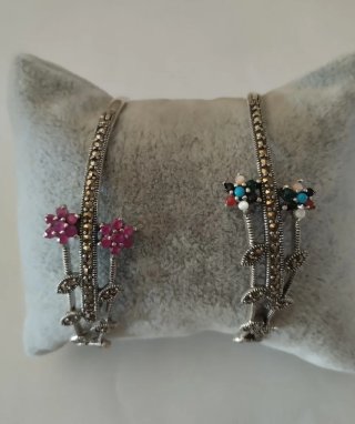 Pulsera rígidas Flores y Piedras Multicolor plata