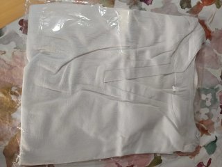Dos blusas blancas