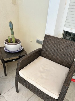 Conjunto sillón y mesa exterior