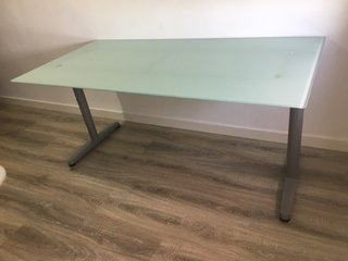 Mesa de cristal Ikea gris