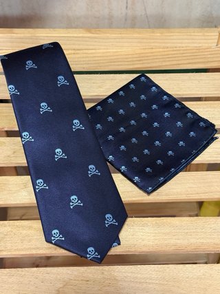Conjunto Corbata y Pañuelo Calaveras Azul