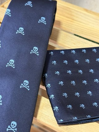 Conjunto Corbata y Pañuelo Calaveras Azul