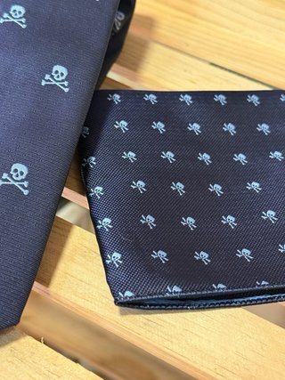 Conjunto Corbata y Pañuelo Calaveras Azul