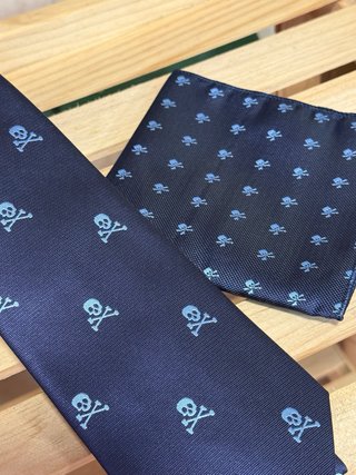 Conjunto Corbata y Pañuelo Calaveras Azul