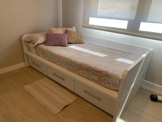 Cama de 90 y columna de almacenaje