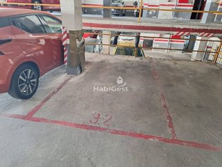 Garaje en alquiler en Eixample Nord – La Devesa en Girona