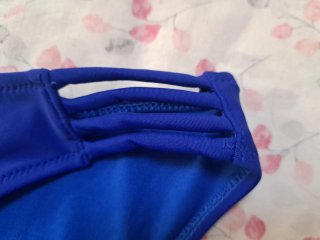 Bikini azul con detalles brillantes
