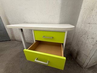 Escritorio con cajonera verde y blanco