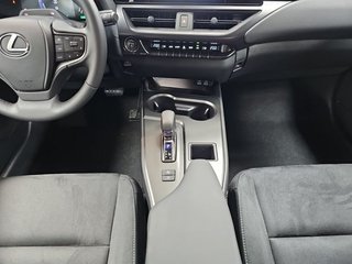 Lexus UX 2.0 300h UX Plus