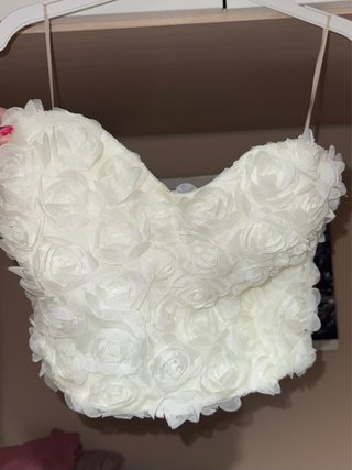 Top blanco con flores