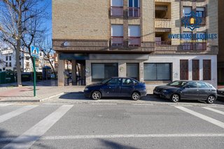 Local comercial en venta en Cervantes en Granada