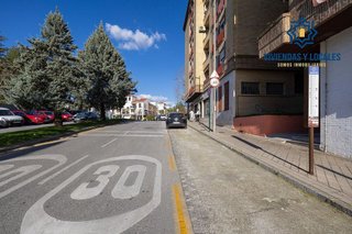 Local comercial en venta en Cervantes en Granada
