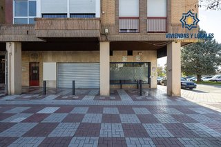 Local comercial en venta en Cervantes en Granada