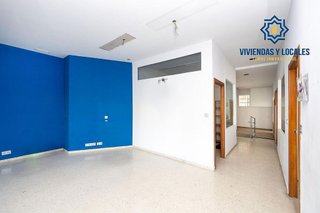 Local comercial en venta en Cervantes en Granada