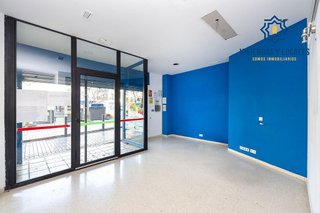 Local comercial en venta en Cervantes en Granada