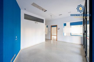 Local comercial en venta en Cervantes en Granada