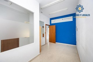 Local comercial en venta en Cervantes en Granada