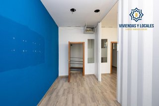 Local comercial en venta en Cervantes en Granada