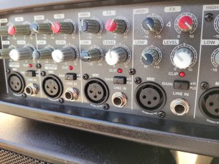 Pareja de altavoces autoamplificados 550W