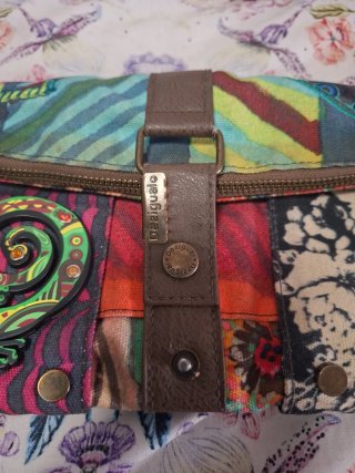 Bolso Desigual Multicolor.