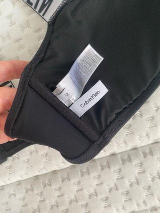 Sujetador deportivo Calvin Klein negro, talla M