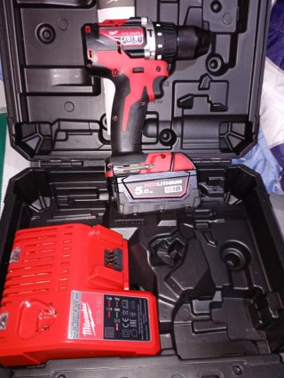 Taladro Percutor Milwaukee M18 CBLPD 5Ah