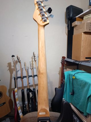 Bajo Behringer