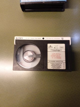 Película  BETA Apunta, Dispara... y Corre