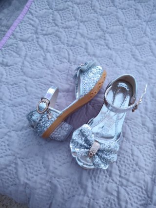 Zapatos plateados niña con lazo talla 28