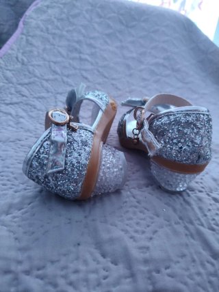 Zapatos plateados niña con lazo talla 28