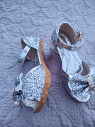 Zapatos plateados niña con lazo talla 28