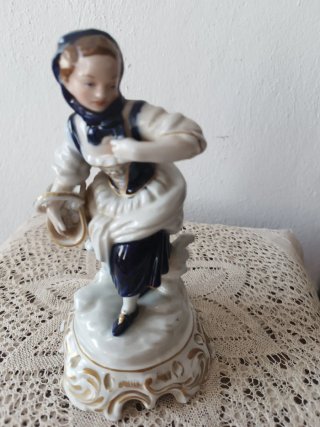 Porcelana Manises Hispania Antigua Figura Mujer