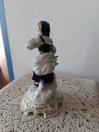 Porcelana Manises Hispania Antigua Figura Mujer