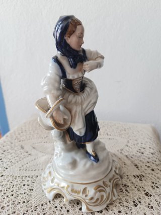 Porcelana Manises Hispania Antigua Figura Mujer