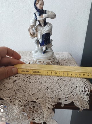 Porcelana Manises Hispania Antigua Figura Mujer