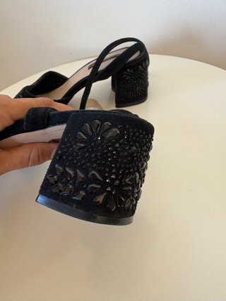Sandalias negras pedrería