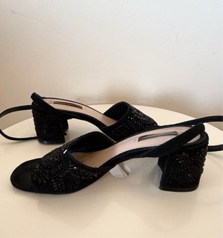 Sandalias negras pedrería